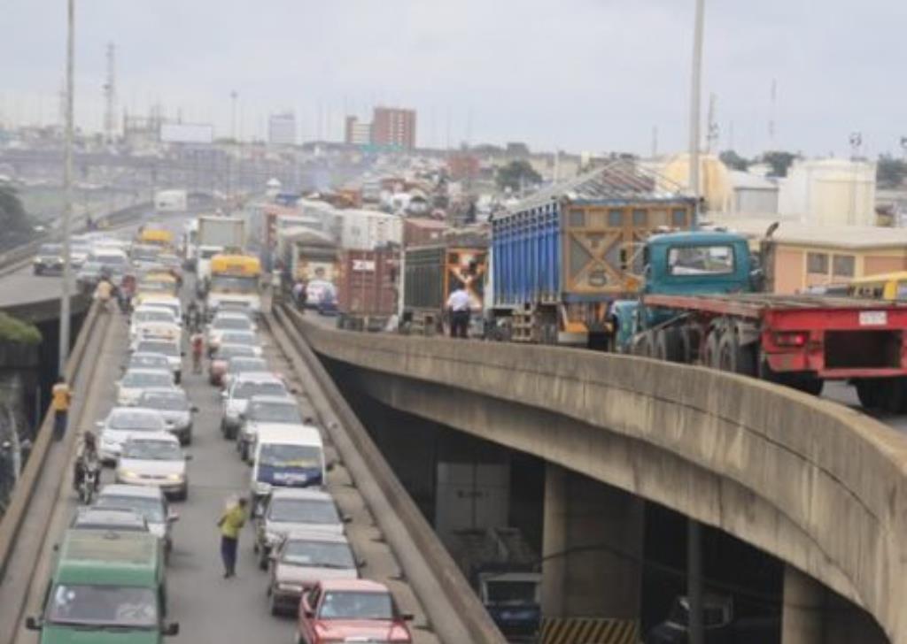 Lagos makes U-Turn, suspends closure of Marine Bridge