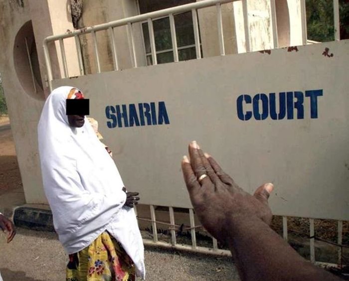 Housewife begs court not to dissolve marriage