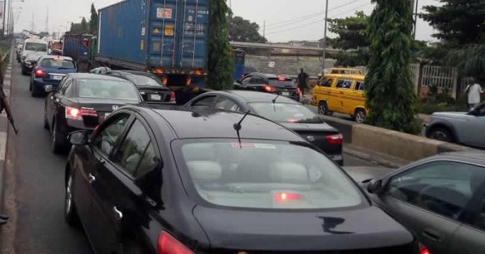 ALERT: FG shuts Alaka Bridge in Lagos