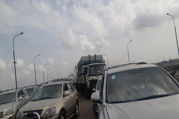 COVID-19: Lagosians shun FG’s lockdown order, resume vehicular, other activities on major highways [Photos/video]