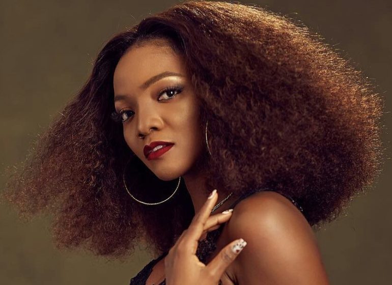 Why I don’t share private affairs on social media -Simi