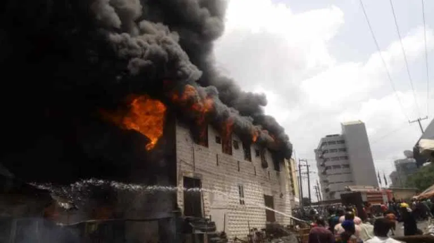 [Video] Fire outbreak in Dugbe Market, Ibadan