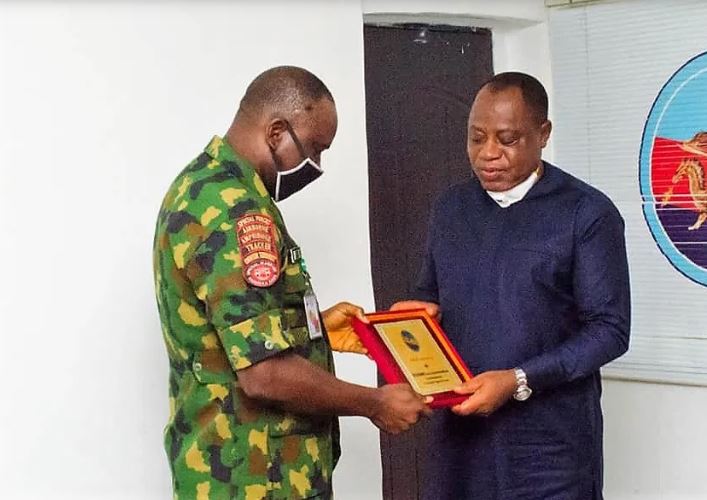 Photo: Police appreciate Army for averting full blown crisis in Abia community over businessman’s death