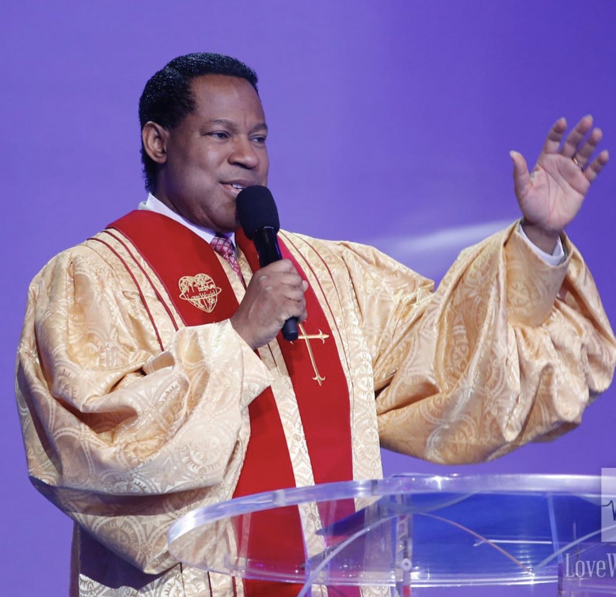 [Video] Pastor Chris Oyakhilome condemns wearing of facemask, says is not science and dangerous to health