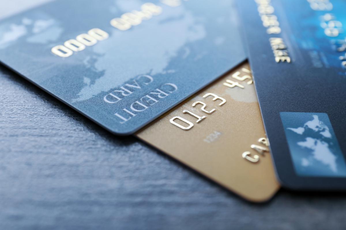 Nurse steals credit cards of dying COVID-19 patient, buys gasoline, groceries, others