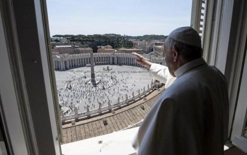 Pope ends historic visit to Iraq, flies back to Rome