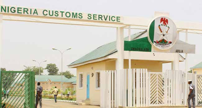 Customs confiscate COVID-19 vehicle with smuggled poultry products