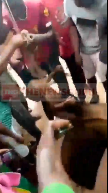 [Video]Child falls into a well, rescued alive by a brave man