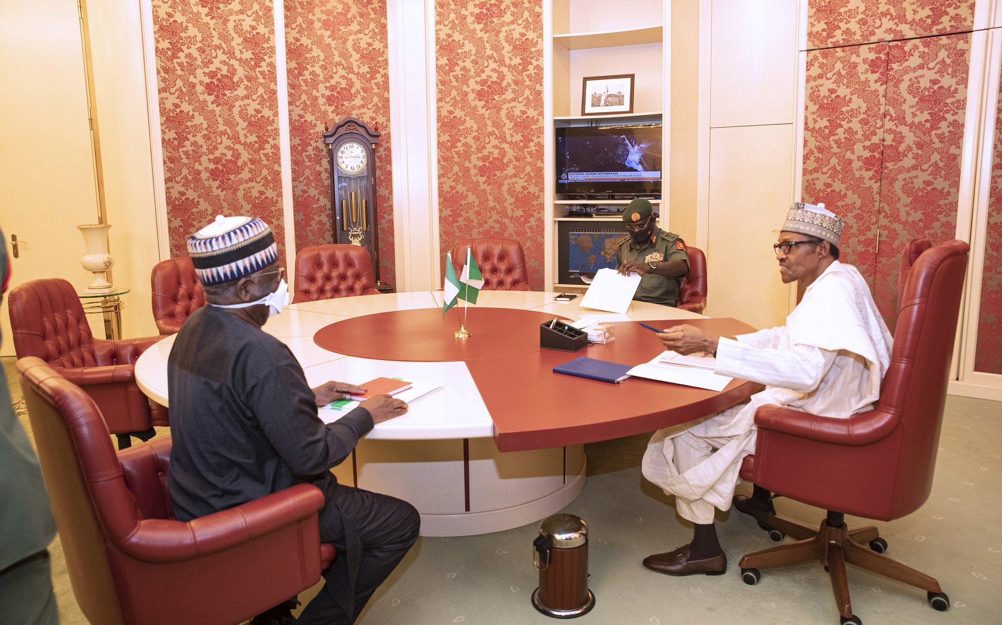 JUST IN: Buhari holds closed door meeting with Chief of Army Staff
