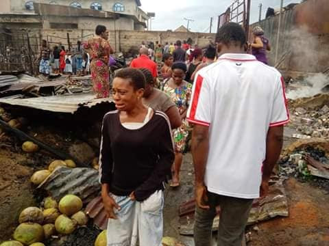 [Video]Traders suffer losses as Marian market is razed by fire