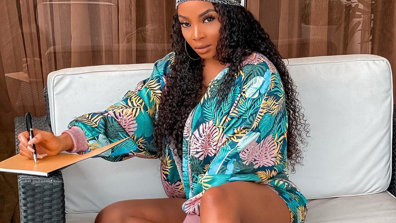 Nigerians react over news of Toke Makinwa losing banana island home