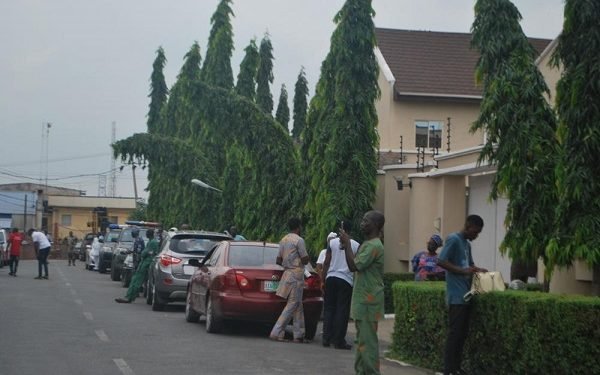JUST IN: Drama as police deny Oyo Deputy Governor access to Ajimobi’s Fidau
