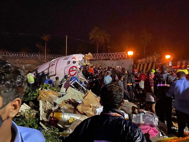 JUST IN: Plane skids off runway, breaks in two while landing [Photo]