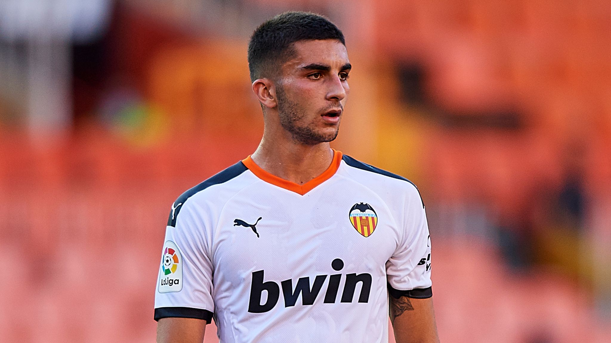 Manchester City sign Valencia winger on 5-year deal
