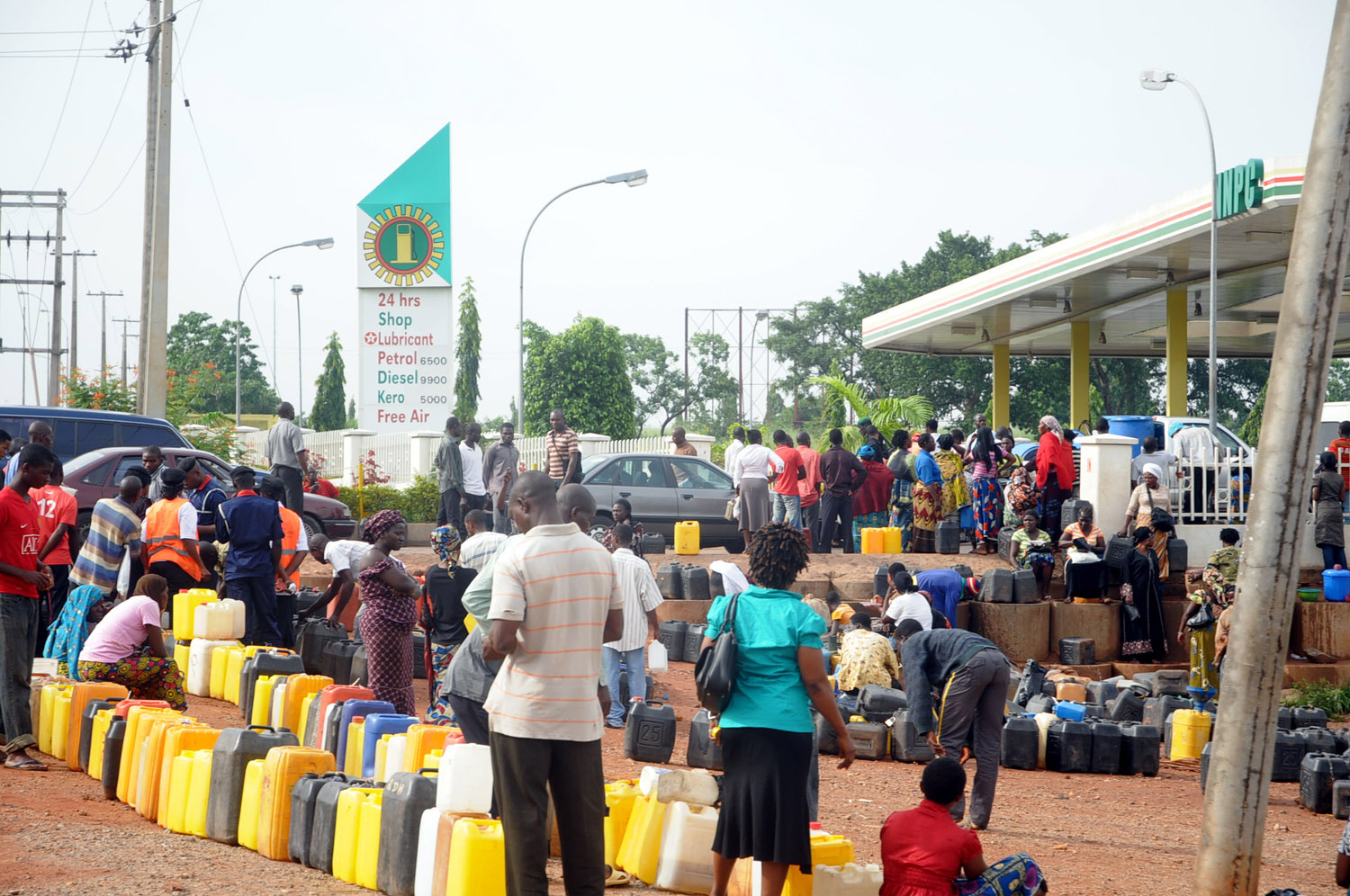 Presidency defends fuel hike: ‘How many Nigerians have cars, generators?’