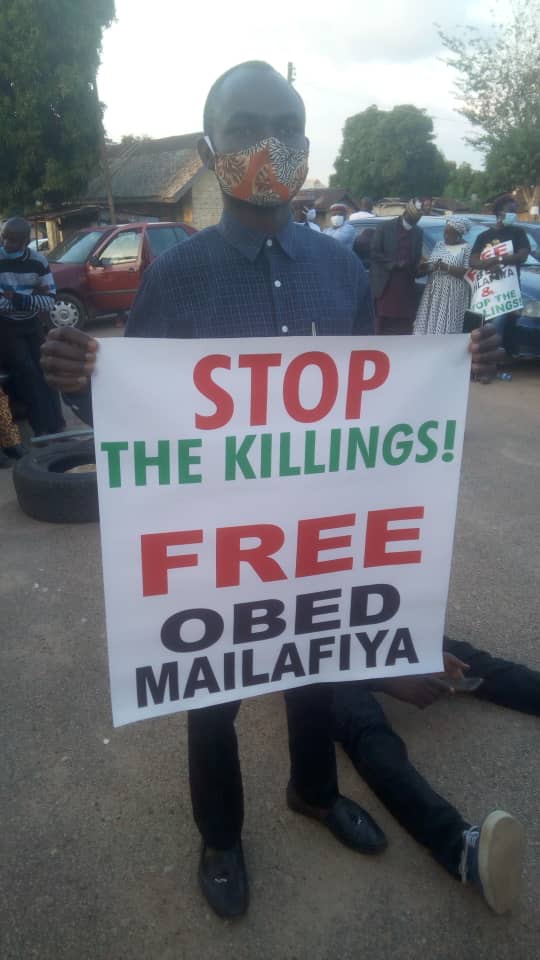 Photos: Protesters storm DSS office over prolonged questioning of Mailafia