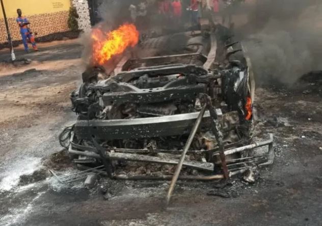 Photo: Passengers trapped, burnt beyond recognition as vehicle somersaults, bursts into flames
