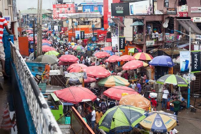 #EndSARs: Police foil hoodlums attempt to loot Computer Village, Ikeja (Videos)