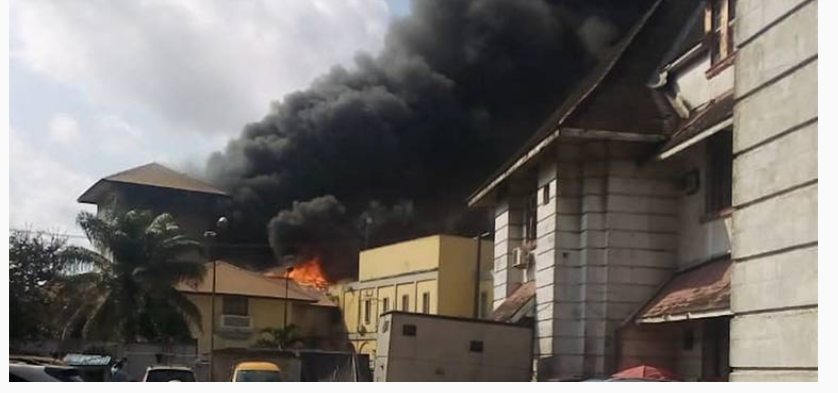 Looter set ablaze Lagos court, wears judge’s robe