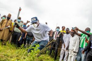 Kwara Governor gets cutlass, joins in grass clearing as schools reopen (Photo)