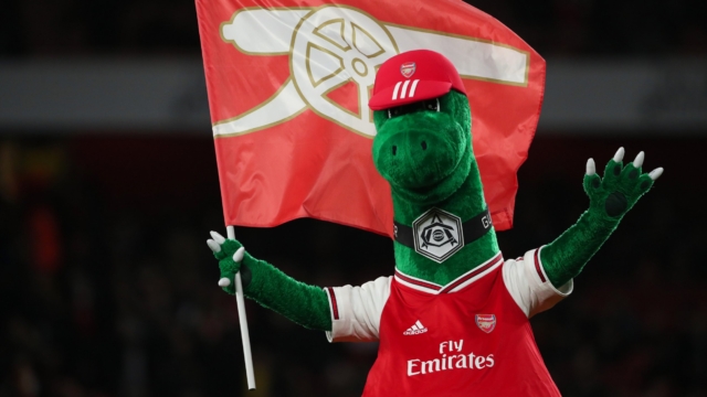 Ozil gives condition to pay axed Gunnersaurus’s wages
