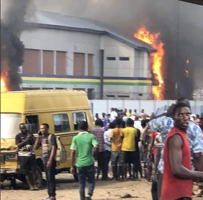 [Trending video]: Hoodlums now parading guns; wear bullet proof vests, uniforms after invasion of police stations