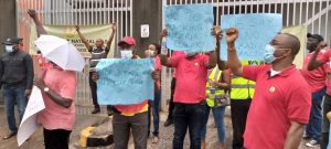 Photo: PENGASSAN pickets oil company over sack of 64 workers