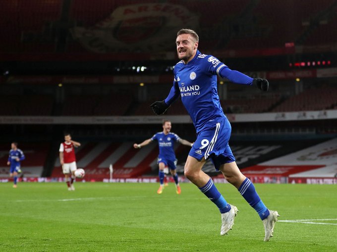 Vardy header gives Leicester first win at Arsenal in 47 years