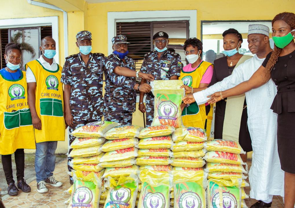 Rivers police boss, others extol O.B Lulu-Briggs Foundation on Christmas outreach