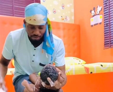 Junior Pope bathes new baby in viral video