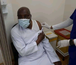 BREAKING: Atiku receives COVID-19 Vaccine in Dubai [Photos]