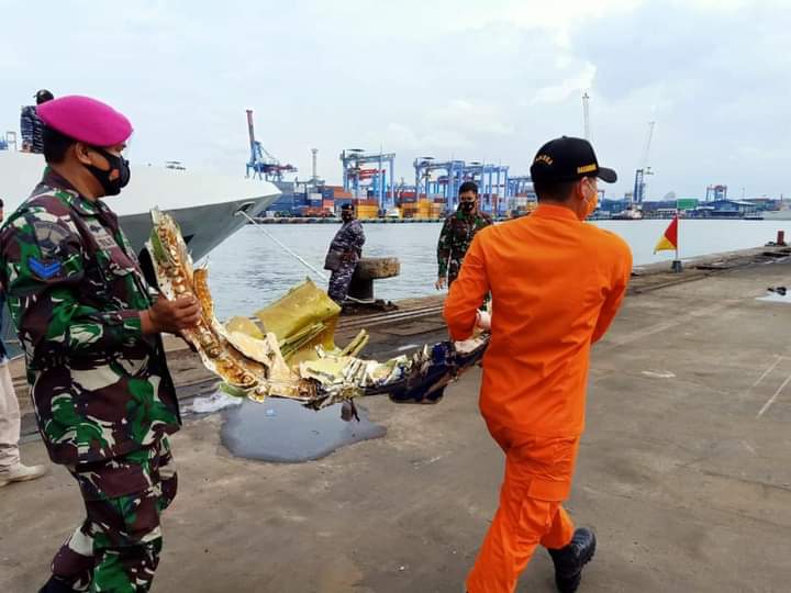 PHOTOS: 5 bags of human body parts retrieved from crashed plane