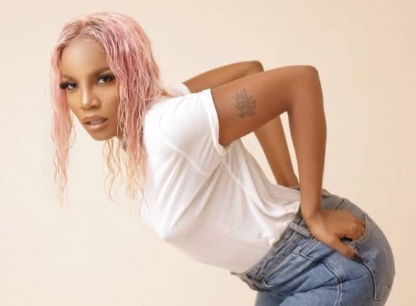 Amazing! Seyi Shay goes nude in new photo