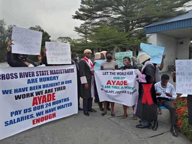 Magistrate collapses at Ayade’s office during protest for unpaid salaries