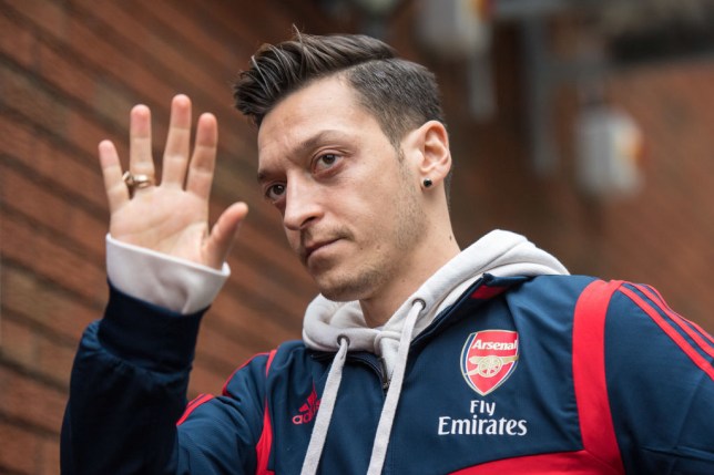 Mesut Ozil completes move to Fenerbahce