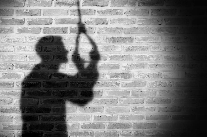 Petrol station owner machetes wife to death, commits suicide