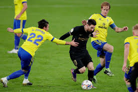 Barcelona hit by late penalty to draw with Cadiz