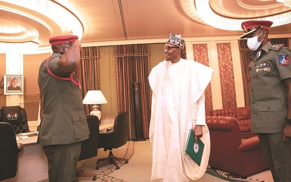 Photo: Buhari’s new ADC, Lt. Col Yusuf Muktar Dodo takes over