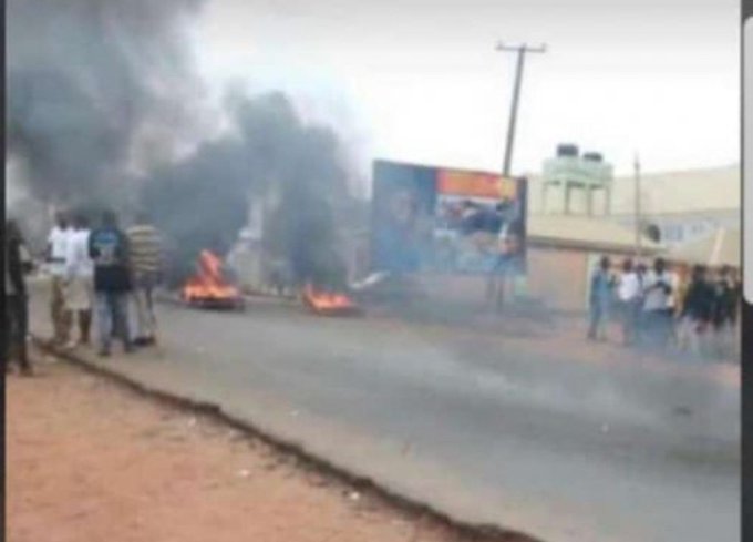 Suspected ’Yahoo Boys’ protest in Osun, tackle EFCC over incessant arrest