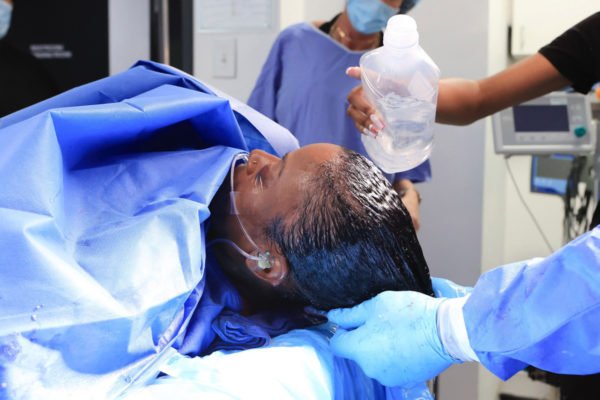 Woman undertakes surgery to remove gorilla glue from hair[VIDEO]