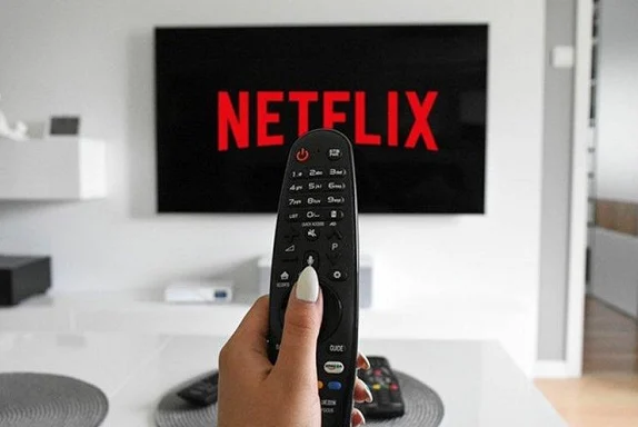 Netflix moves to curtail password sharing