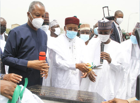 Buhari names Abuja Express road after Niger President ‘for promoting peace in Africa’