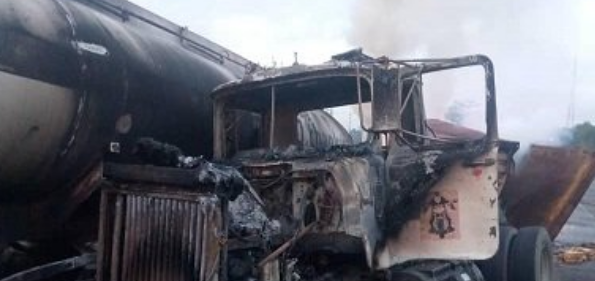 JUST IN: Another tanker accident rocks Otedola Bridge, one injured, six vehicles burnt