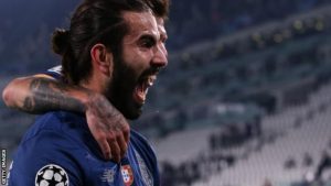 Ten-man Porto enter Champions League quarters with late away goal at Juventus