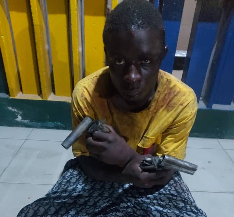 Lagos robber Samuel Ayooluwa caught with two pistols