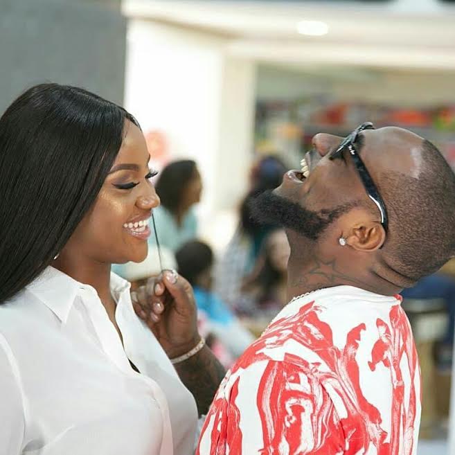 Chioma fuels breakup rumour, deletes Davido’s pictures