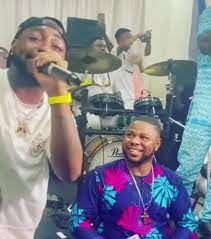 Davido gifts Yinka Ayefele N1m[VIDEO]