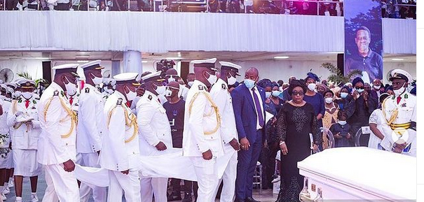 Tears,encomiums as Pastor Dare Adeboye is buried[VIDEO]