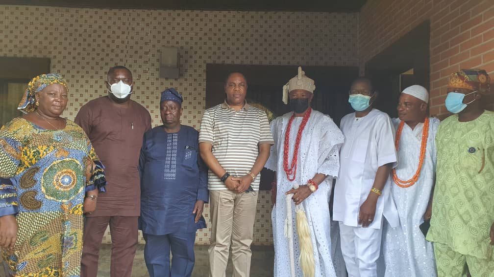 Olu of Owode lauds IBEDC Chairman, Tunde Ayeni over transformer replacement