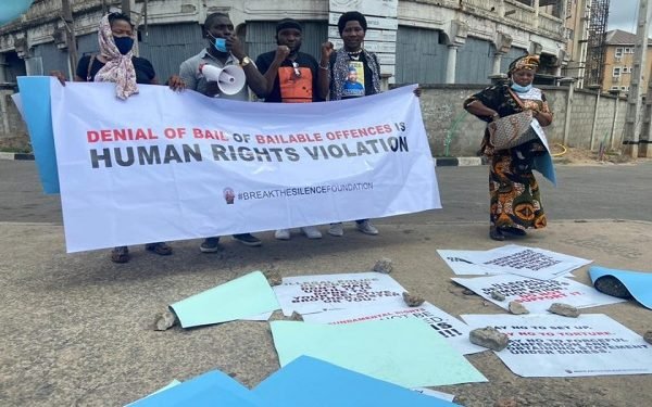[Video] Yomi Fabiyi leads protest over Baba Ijesha’s detention